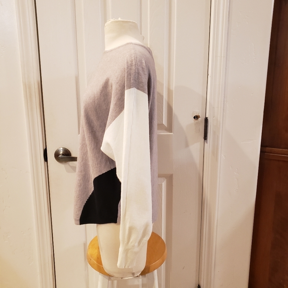 Aaeda Size Meduim Colorblock Women's Sweater - Picture 2 of 9